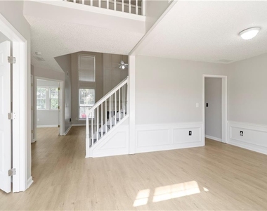 3431 Chastain Glen Lane Ne - Photo Thumbnail 1