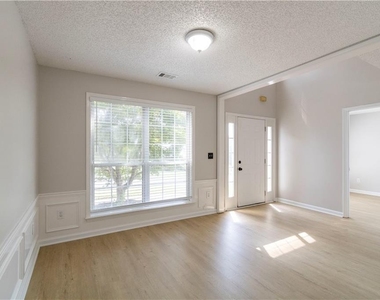 3431 Chastain Glen Lane Ne - Photo Thumbnail 3