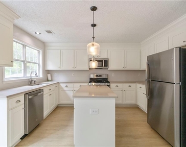 3431 Chastain Glen Lane Ne - Photo Thumbnail 7