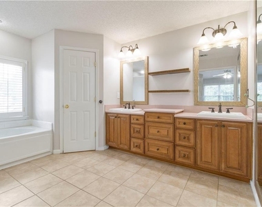 3431 Chastain Glen Lane Ne - Photo Thumbnail 12