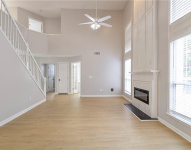 3431 Chastain Glen Lane Ne - Photo Thumbnail 6