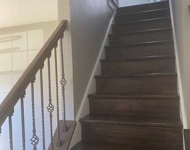 405 Blue Grass Court - Photo Thumbnail 22