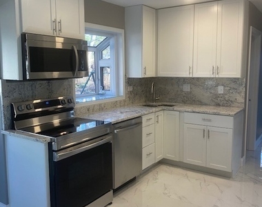 405 Blue Grass Court - Photo Thumbnail 2