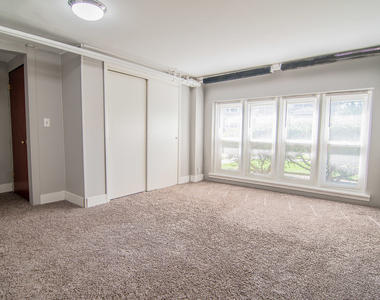4943 N Monitor Avenue - Photo Thumbnail 2