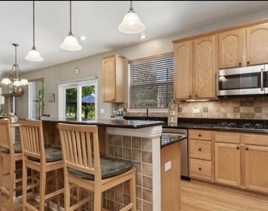 841 Barclay Drive - Photo Thumbnail 2