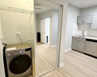 5710 N Winthrop Avenue - Photo Thumbnail 7