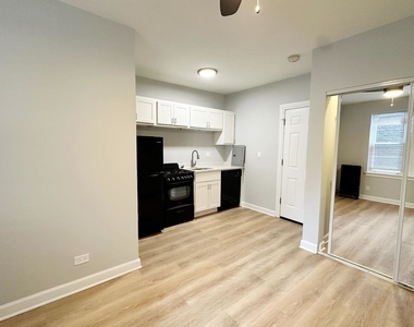 5710 N Winthrop Avenue - Photo Thumbnail 2