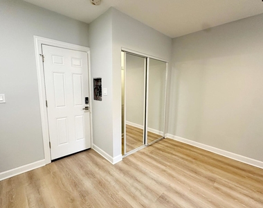 5710 N Winthrop Avenue - Photo Thumbnail 3
