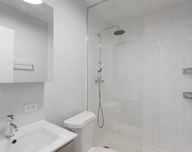 5411 N Winthrop Avenue - Photo Thumbnail 7