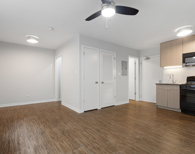 5411 N Winthrop Avenue - Photo Thumbnail 3