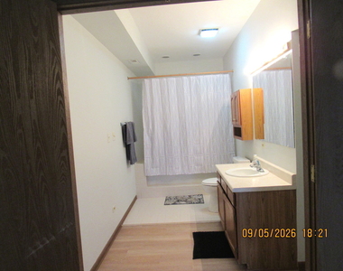 1735 Chesapeake Lane - Photo Thumbnail 11