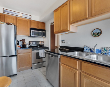 6030 N Sheridan Road - Photo Thumbnail 4