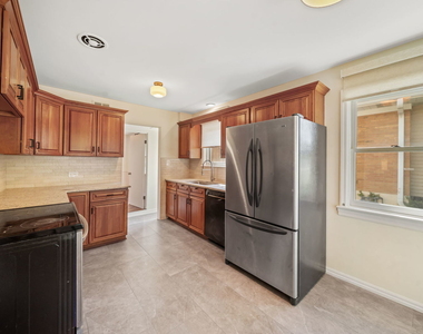 361 Bryant Avenue - Photo Thumbnail 5