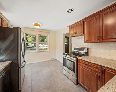 361 Bryant Avenue - Photo Thumbnail 3