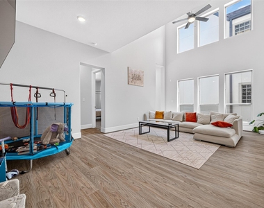 435 Imperial Boulevard - Photo Thumbnail 12