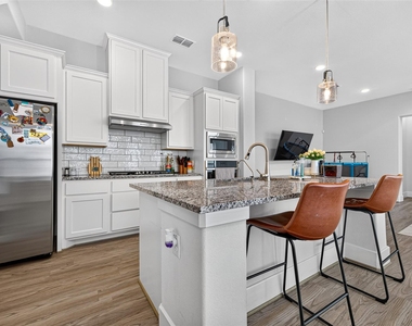 435 Imperial Boulevard - Photo Thumbnail 15