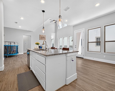 435 Imperial Boulevard - Photo Thumbnail 17