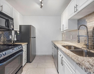 5711 Sugar Hill Drive - Photo Thumbnail 10