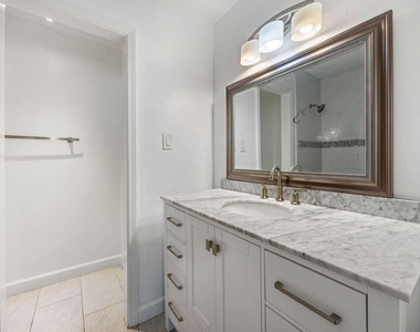 5711 Sugar Hill Drive - Photo Thumbnail 13
