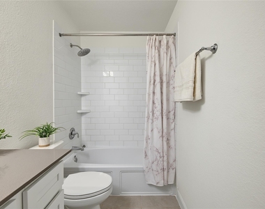 4802 Albany Shores - Photo Thumbnail 38