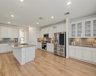 4802 Albany Shores - Photo Thumbnail 18
