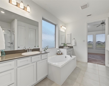 4802 Albany Shores - Photo Thumbnail 14