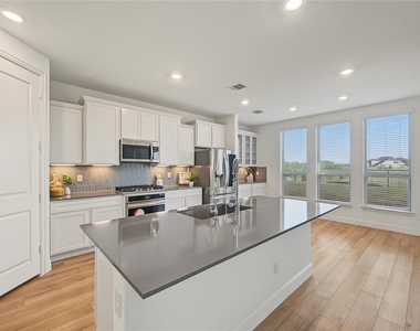 4802 Albany Shores - Photo Thumbnail 19