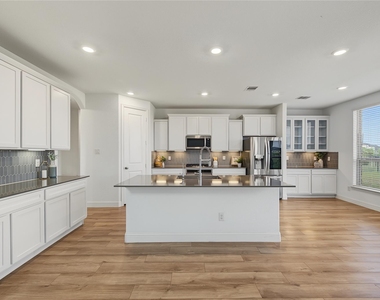 4802 Albany Shores - Photo Thumbnail 20