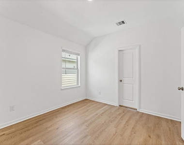 5667 Foggy Vine Court - Photo Thumbnail 17