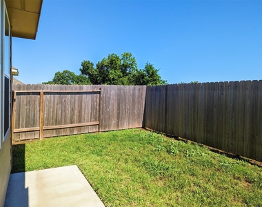 6303 Prince Place Drive - Photo Thumbnail 18