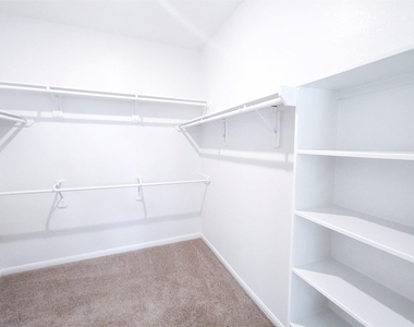6303 Prince Place Drive - Photo Thumbnail 13