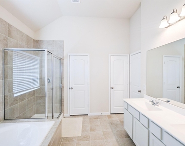 6303 Prince Place Drive - Photo Thumbnail 12