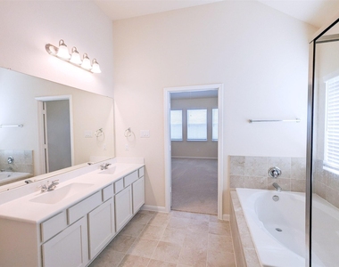 6303 Prince Place Drive - Photo Thumbnail 11