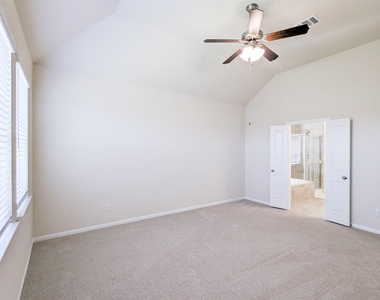 6303 Prince Place Drive - Photo Thumbnail 9