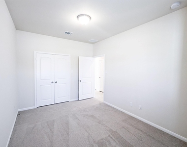 6303 Prince Place Drive - Photo Thumbnail 14
