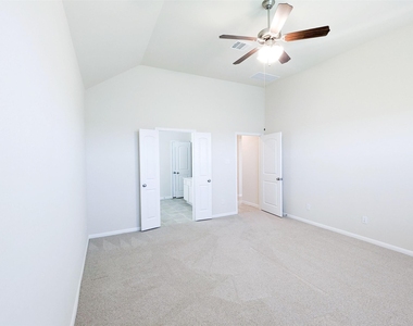 6303 Prince Place Drive - Photo Thumbnail 10