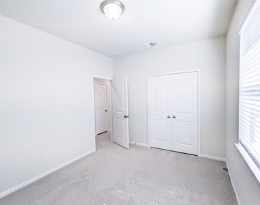 6303 Prince Place Drive - Photo Thumbnail 15