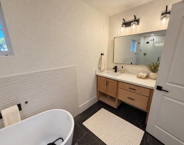 6026 Willowbend - Photo Thumbnail 12