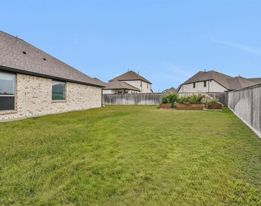 18402 Circle Bar Ranch Court - Photo Thumbnail 31