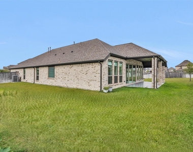 18402 Circle Bar Ranch Court - Photo Thumbnail 29
