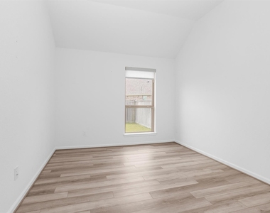 18402 Circle Bar Ranch Court - Photo Thumbnail 21