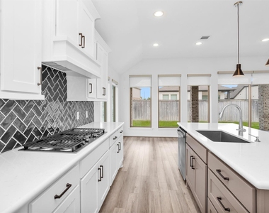 18402 Circle Bar Ranch Court - Photo Thumbnail 10