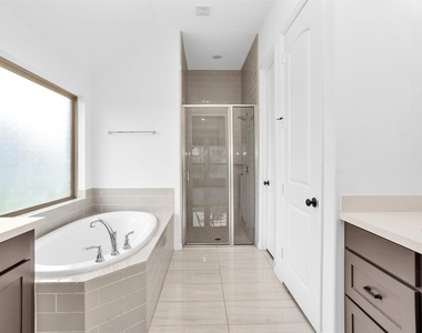 18402 Circle Bar Ranch Court - Photo Thumbnail 15