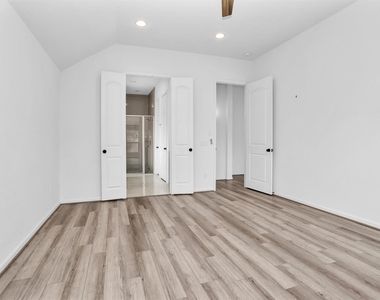 18402 Circle Bar Ranch Court - Photo Thumbnail 14