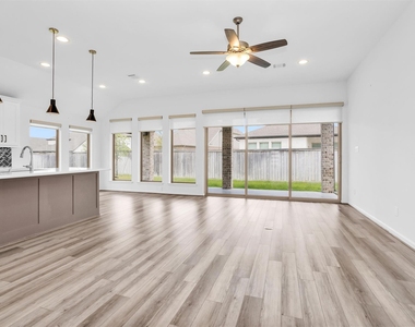 18402 Circle Bar Ranch Court - Photo Thumbnail 6