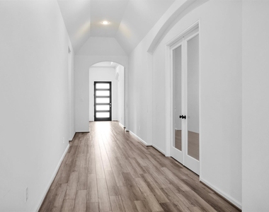 18402 Circle Bar Ranch Court - Photo Thumbnail 3
