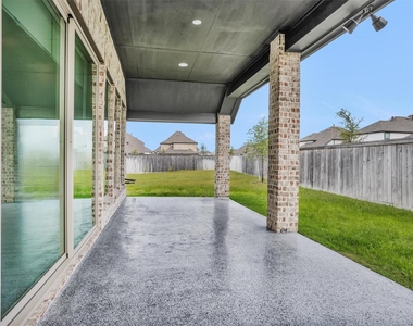 18402 Circle Bar Ranch Court - Photo Thumbnail 28