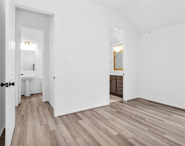 18402 Circle Bar Ranch Court - Photo Thumbnail 22