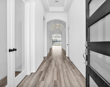 18402 Circle Bar Ranch Court - Photo Thumbnail 2
