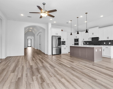 18402 Circle Bar Ranch Court - Photo Thumbnail 7